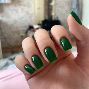 Forest Green Meta Nail Color 4