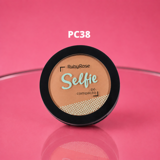 Ruby rose selfie Po Compacto